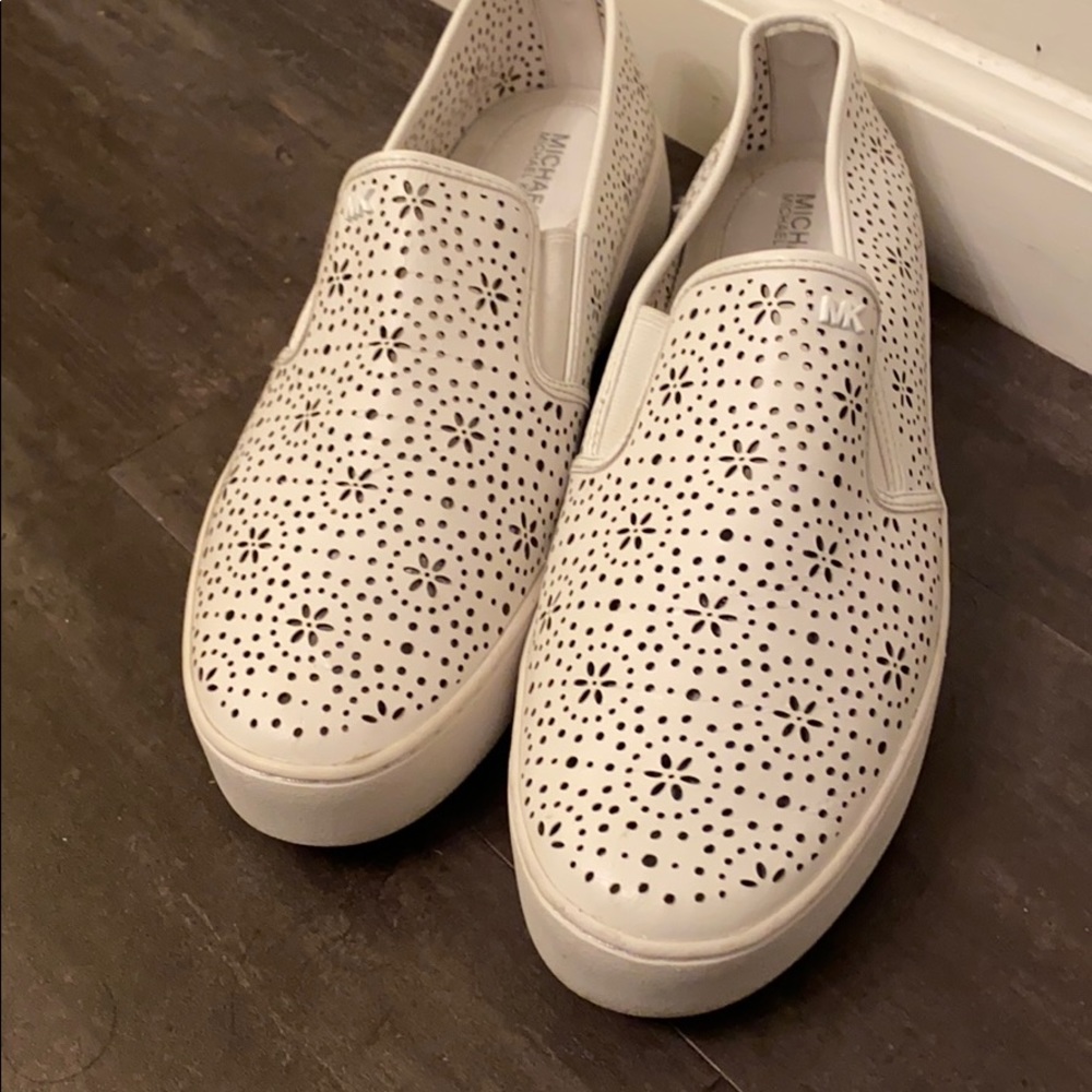 White Micheal Kors leather cut outs sz 11